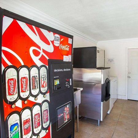 Rodeway Inn Adelanto Us 395 Eksteriør billede