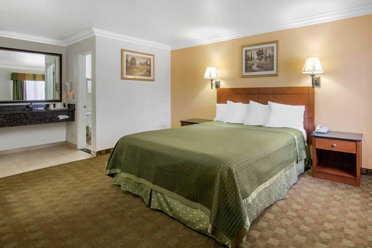 Rodeway Inn Adelanto Us 395 Eksteriør billede