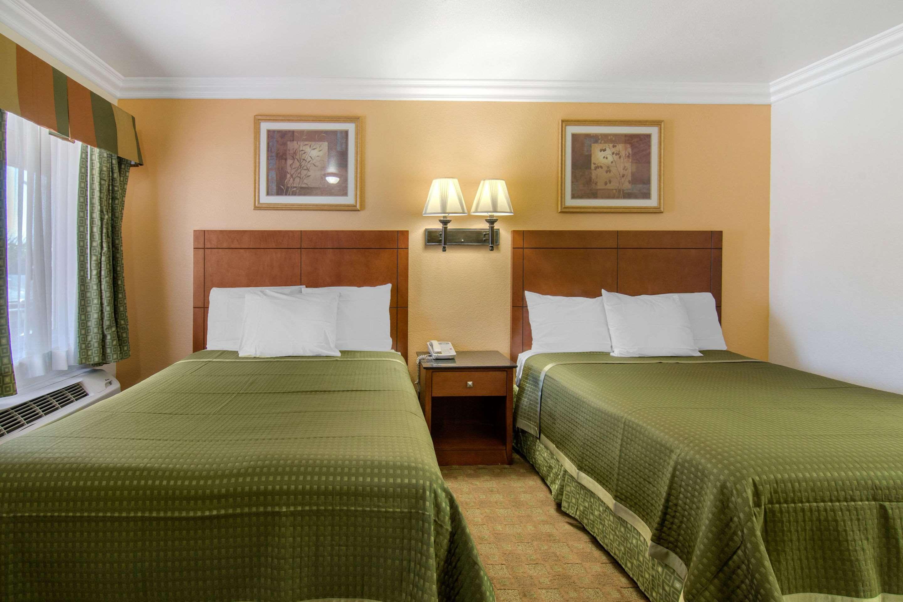 Rodeway Inn Adelanto Us 395 Eksteriør billede