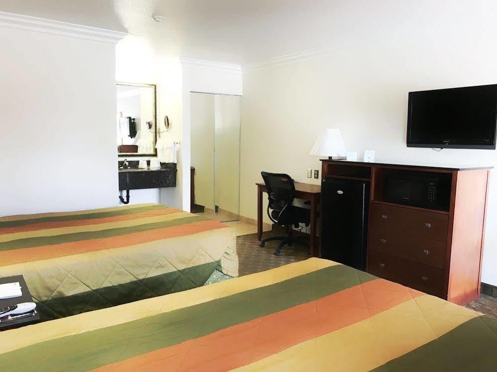 Rodeway Inn Adelanto Us 395 Eksteriør billede