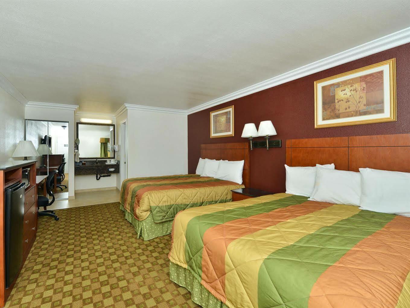 Rodeway Inn Adelanto Us 395 Eksteriør billede